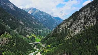 瑞士阿尔卑斯山的<strong>美丽风景</strong>-空中飞行画面